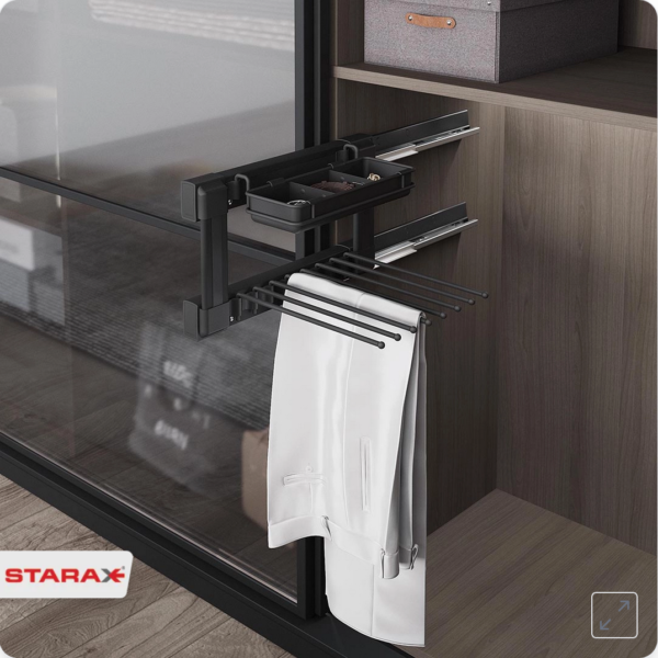 Držač za pantalone sa policom